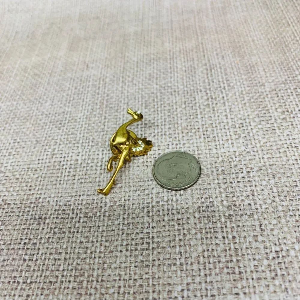 Gold Ostrich Crystal Straight Back Pin‎
